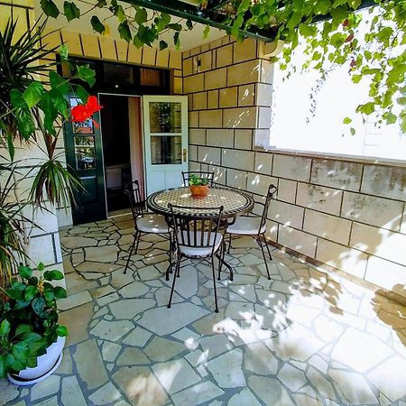 Apartments Fani Kanun Bol Bagian luar foto