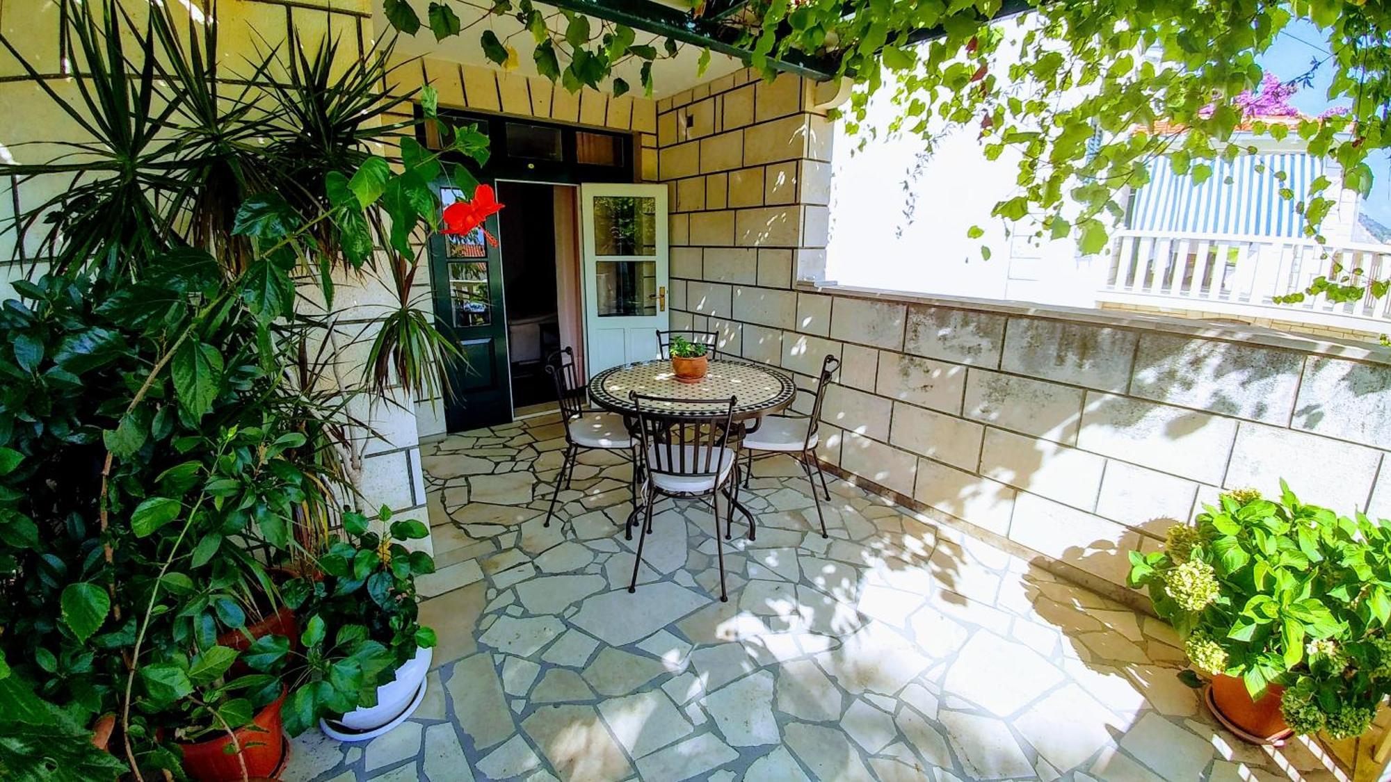 Apartments Fani Kanun Bol Bagian luar foto