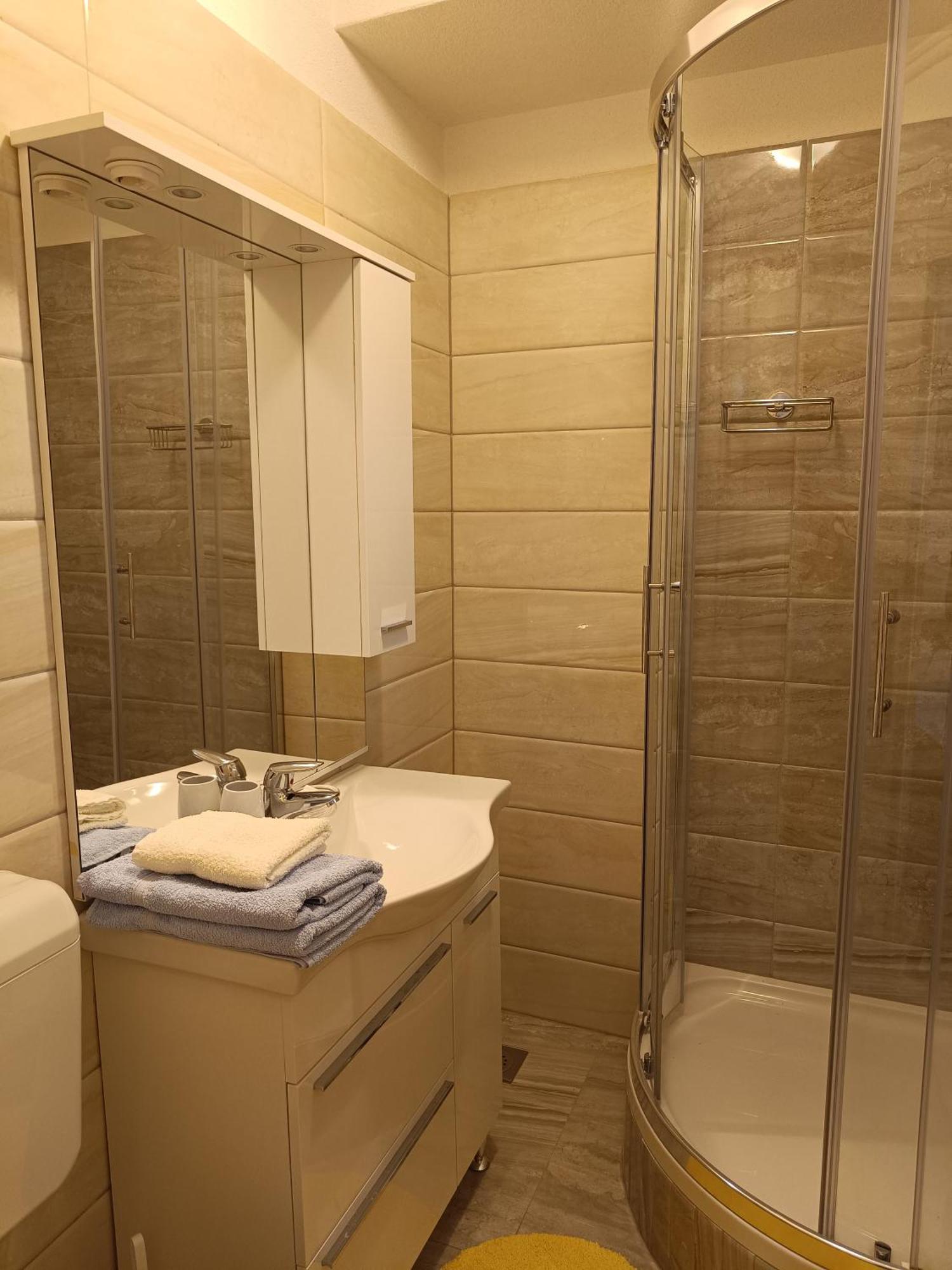 Apartments Fani Kanun Bol Bagian luar foto